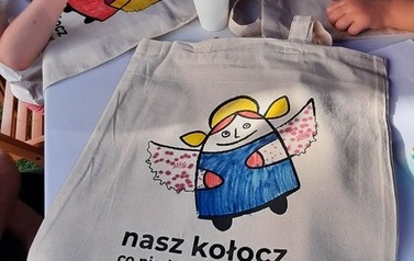 Torba ekologiczna z Aniołkiem wykonana podczas warsztat&oacute;w
