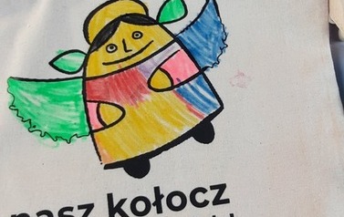 Torba ekologiczna z Aniołkiem wykonana podczas warsztat&oacute;w