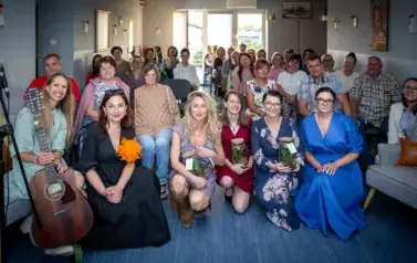 Grupowe zdjęcie z Pisarkami i Uczestnikami spotkania