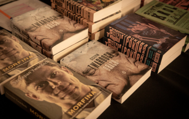 Na zdjęciu znajdują się książki Szczepana Twardocha